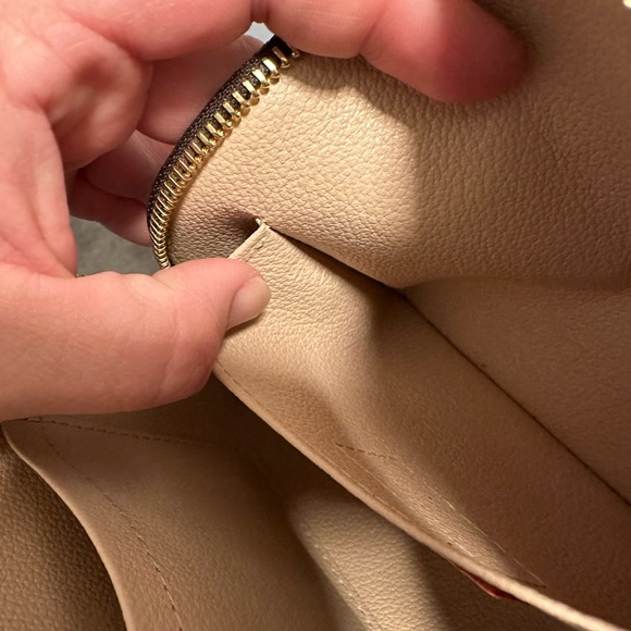 DISCONTINUED Louis Vuitton Cosmetic Pouch GM - Picture 4 of 7